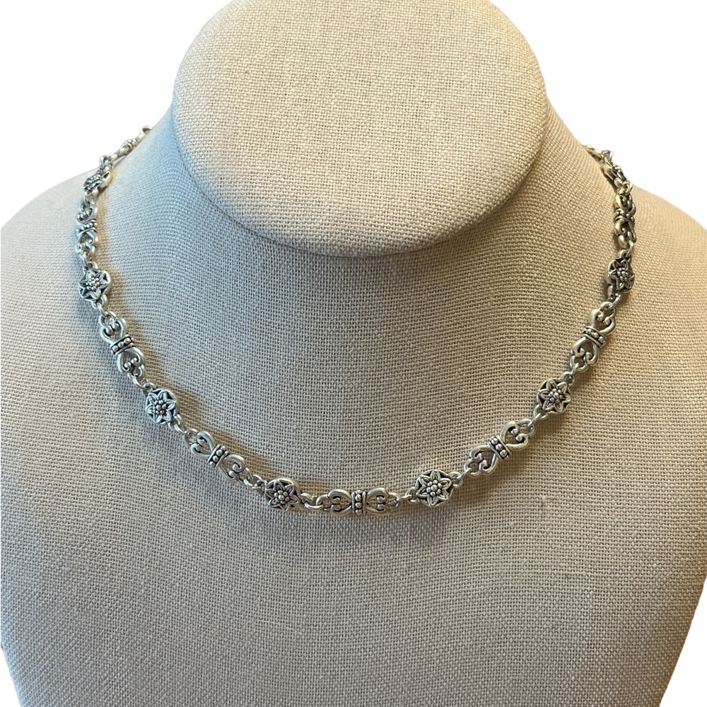 ✨3/$15 ✨ Silver Toned Floral Necklace ~ 16 1/2 Inches